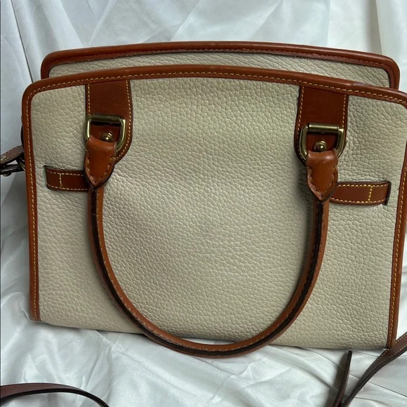 Dooney & Bourke Vintage Cream and Brown Shoulder Bag and Matching Wallet - Picture 10 of 16
